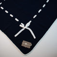Carica l'immagine nel visualizzatore della galleria, Coperta in lana premium - Blu Navy - Nastro Latte