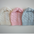 Carica l'immagine nel visualizzatore della galleria, Cappellino in lana a trecce
