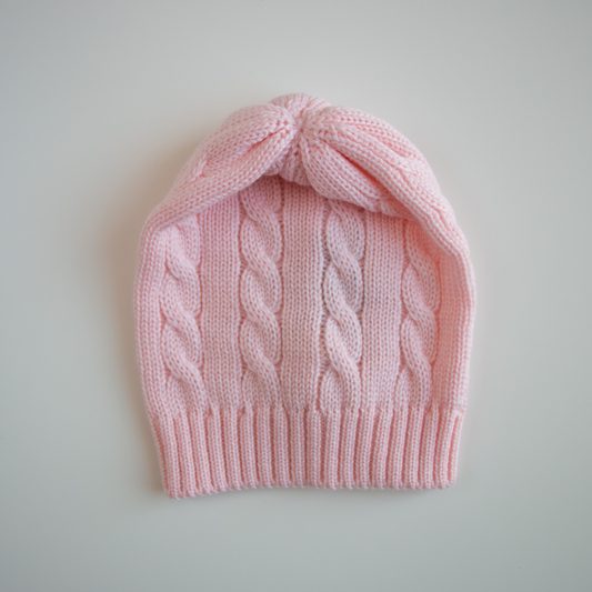 Cappellino in lana a trecce