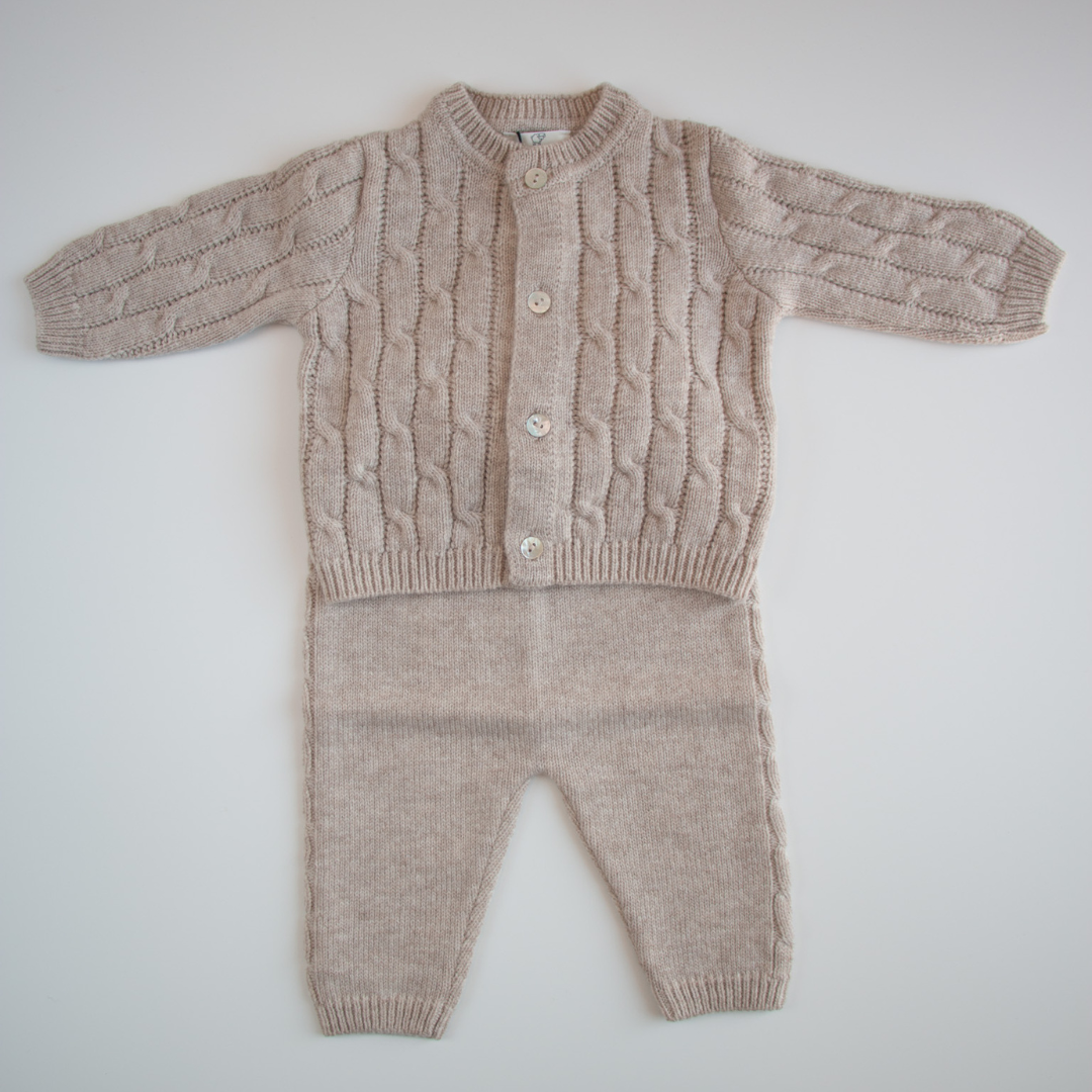 Completo cardigan e pantalone in lana cardata a trecce